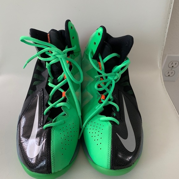 Nike Black and Green Athletic Shoes size 9 - Picture 2 of 7